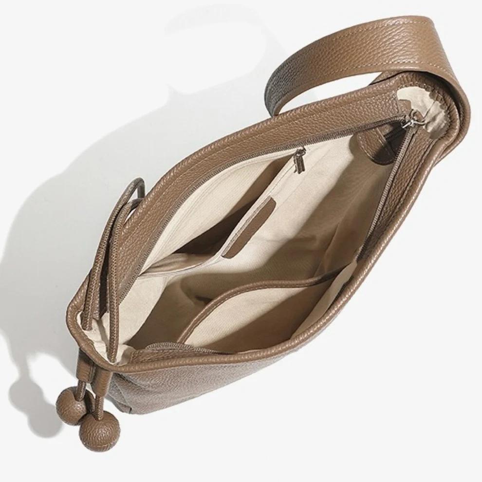Asymmetric Design Slouchy Horn Shaped Crossbody Bag