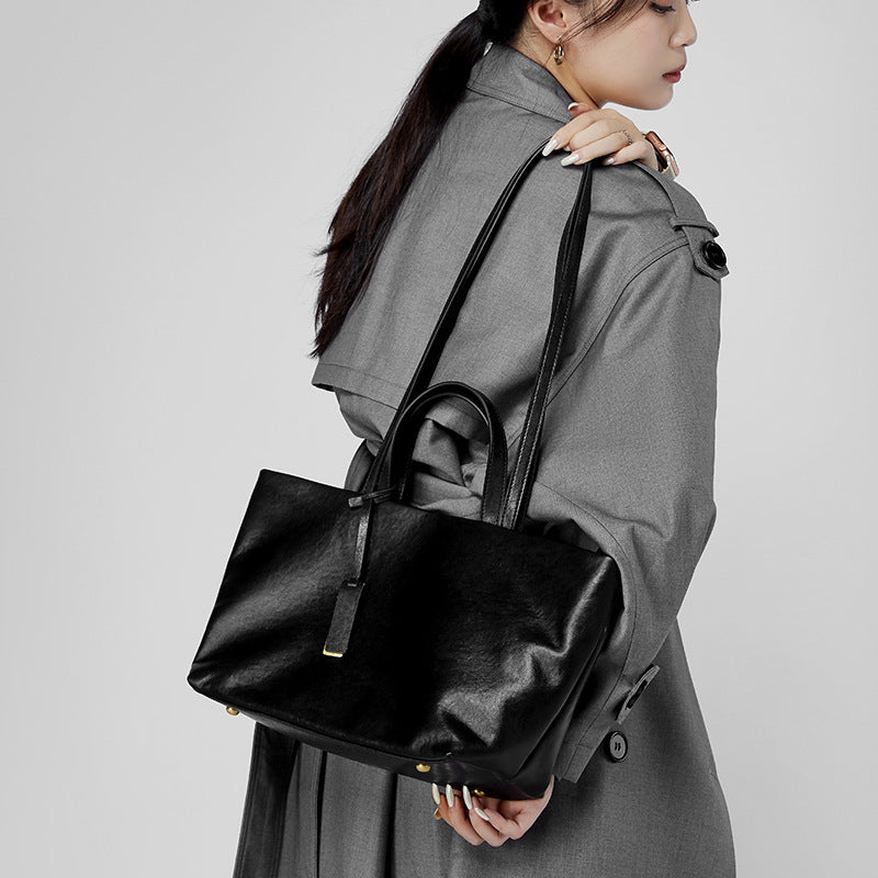Retro Soft Leather Large Capacity Commuter Bag