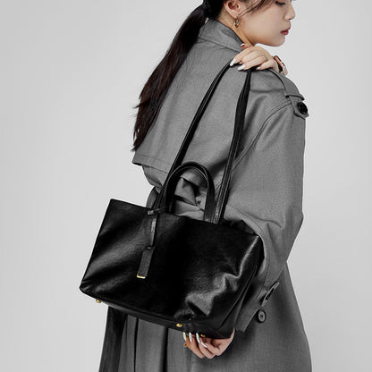 Retro Soft Leather Large Capacity Commuter Bag