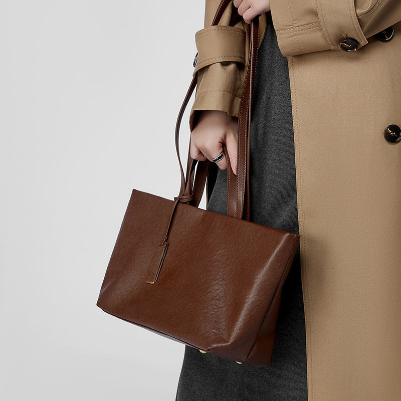 Retro Soft Leather Large Capacity Commuter Bag