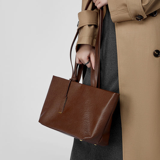 Retro Soft Leather Large Capacity Commuter Bag
